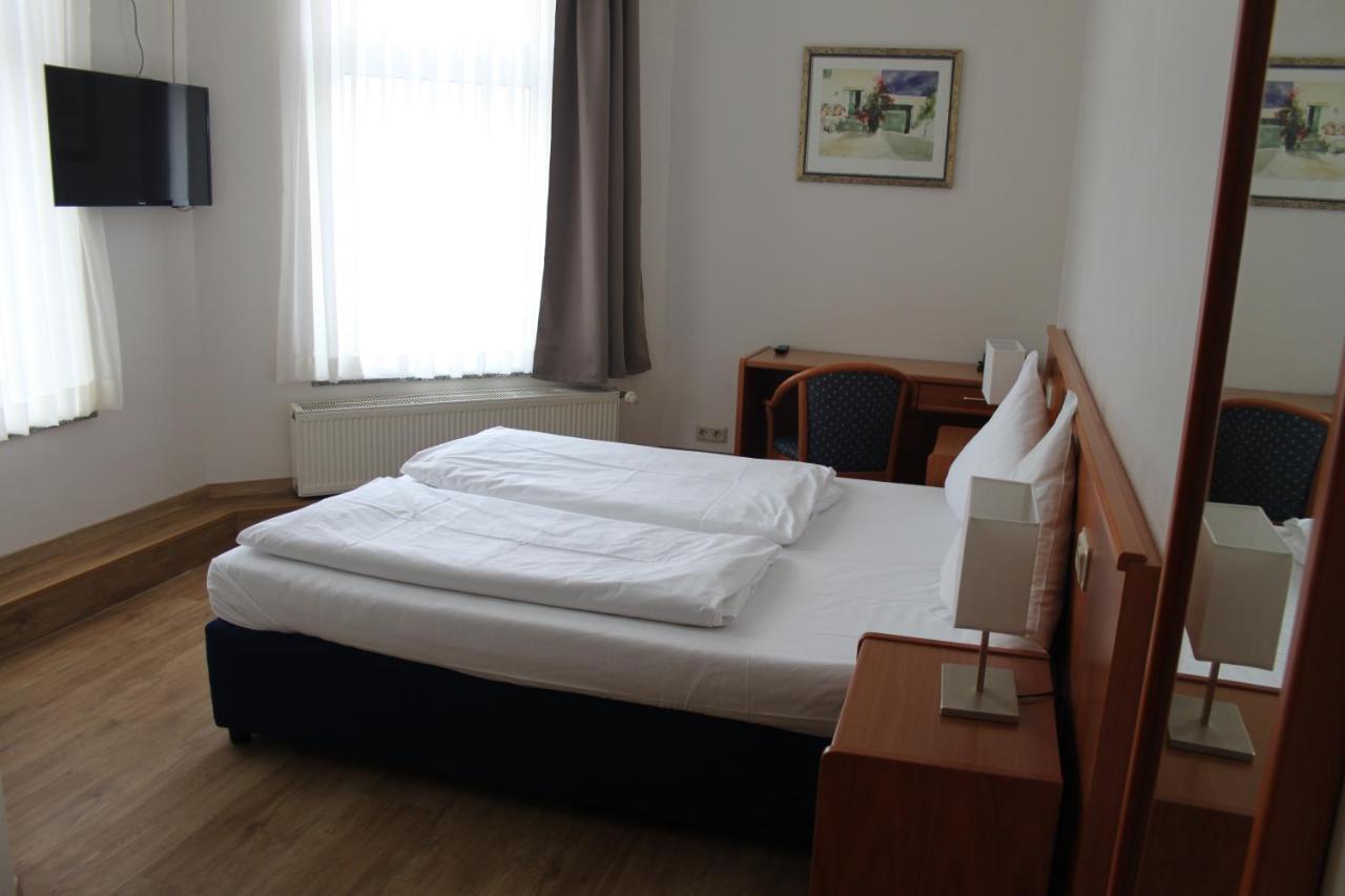 Stadt-Gut-Hotel Zum Rathaus Oberhausen  Exterior foto