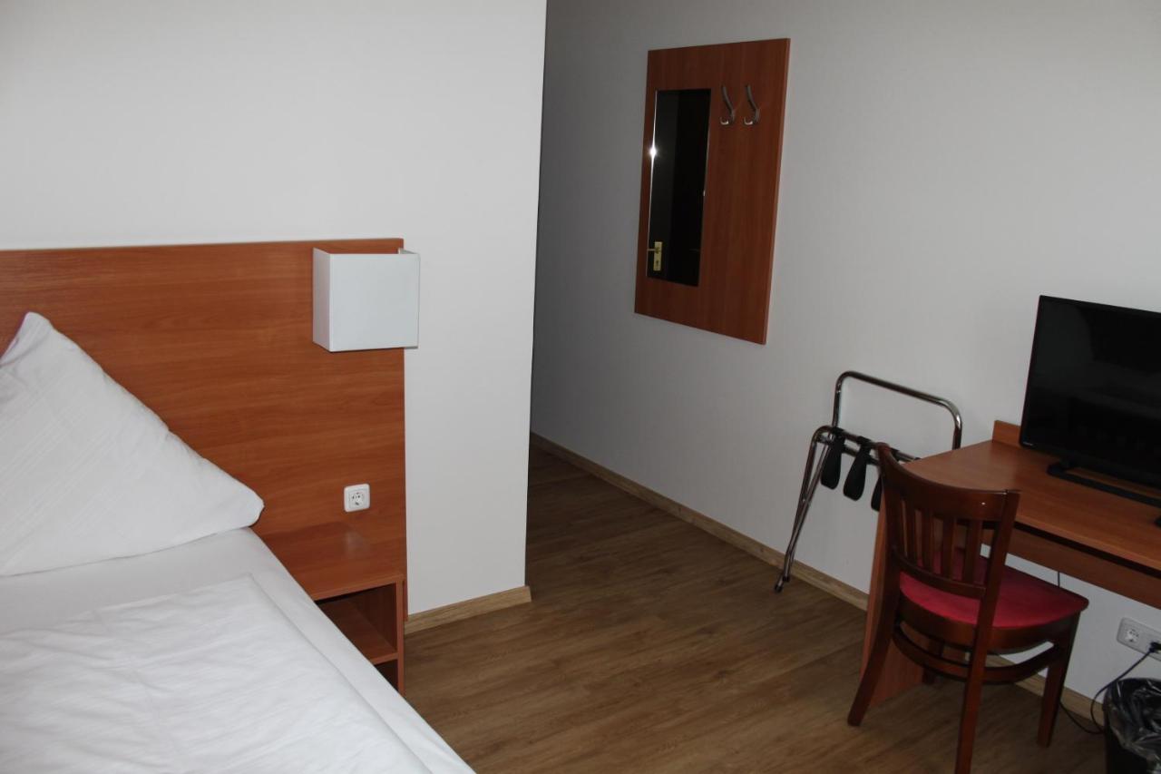 Stadt-Gut-Hotel Zum Rathaus Oberhausen  Exterior foto