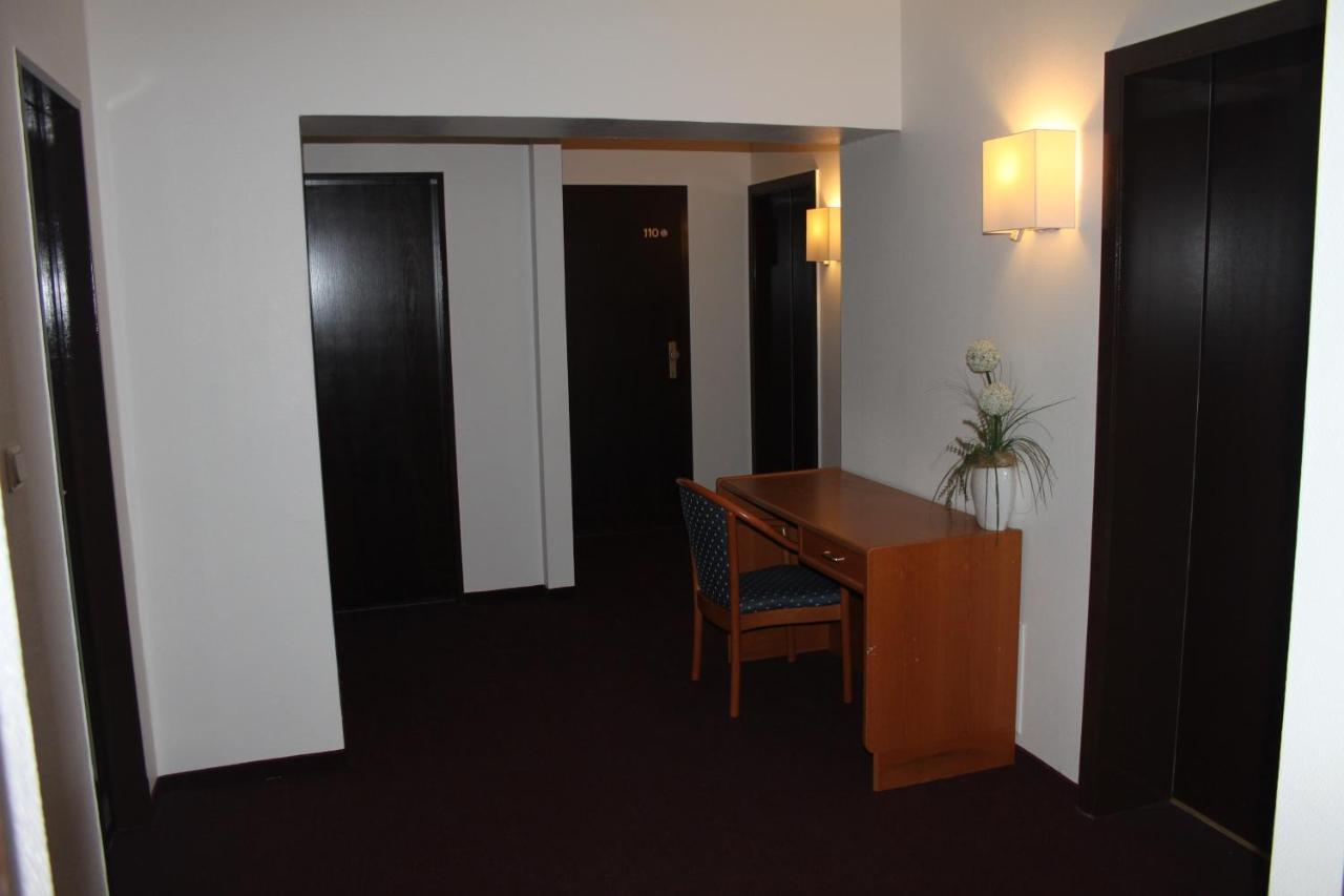 Stadt-Gut-Hotel Zum Rathaus Oberhausen  Exterior foto